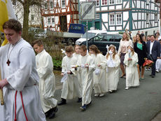 1. Heilige Kommunion in St. Crescentius (Foto: Karl-Franz Thiede)